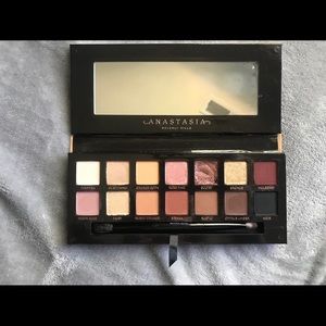 NEW soft glam Anastasia pallet